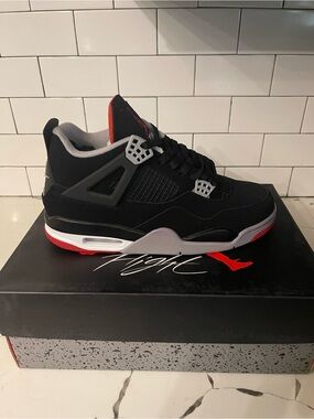 Men’s Retro 4 Bred Size 9.5.